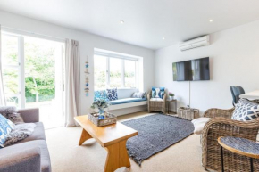 Light-filled Newly Renovated 3 Bedroom Villa in Remuera
